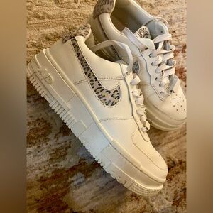 Nike Air Force 1 Pixel SE Leopard Sneaker